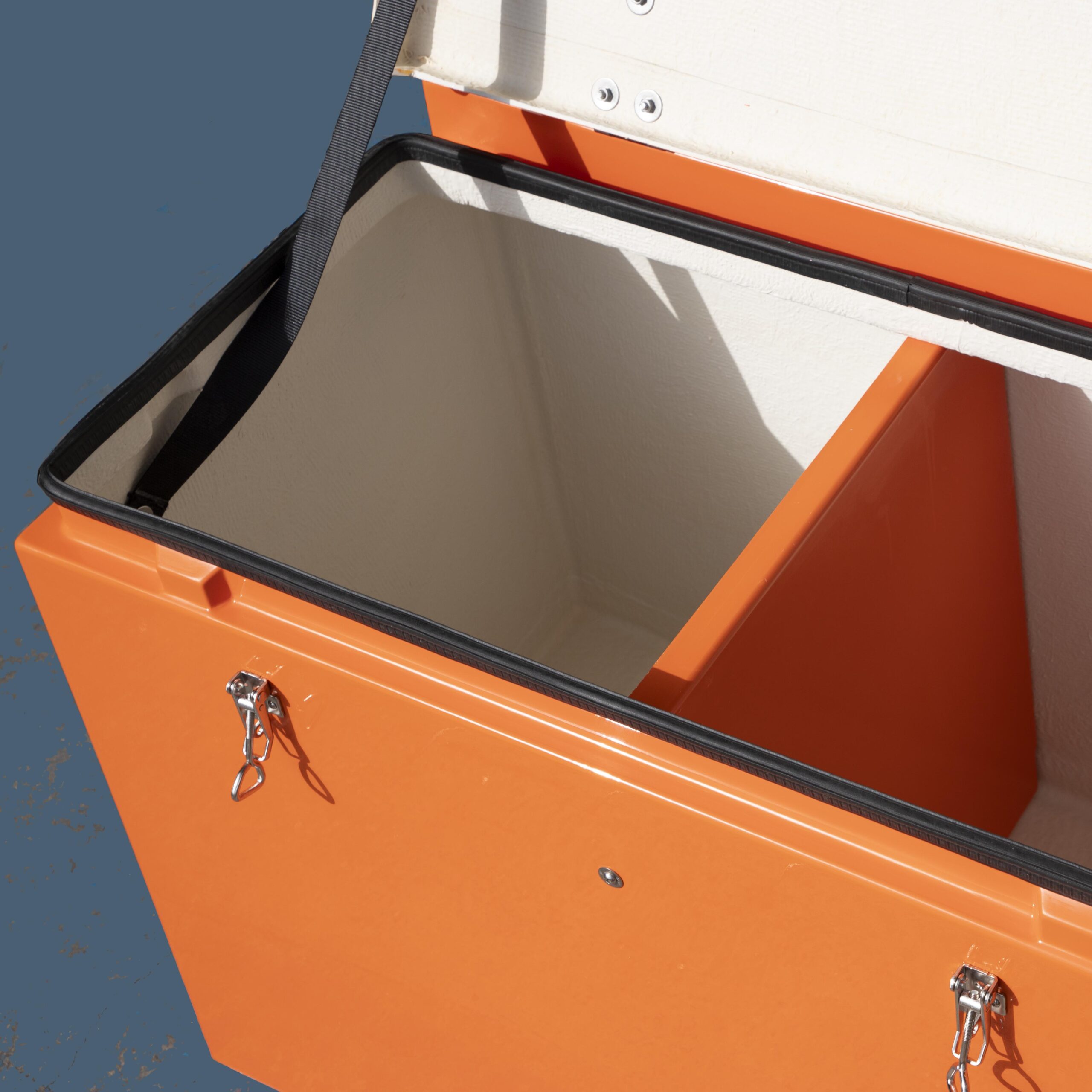 Close up of JB71 with lid open showing optional central partition and flame retardant resins.