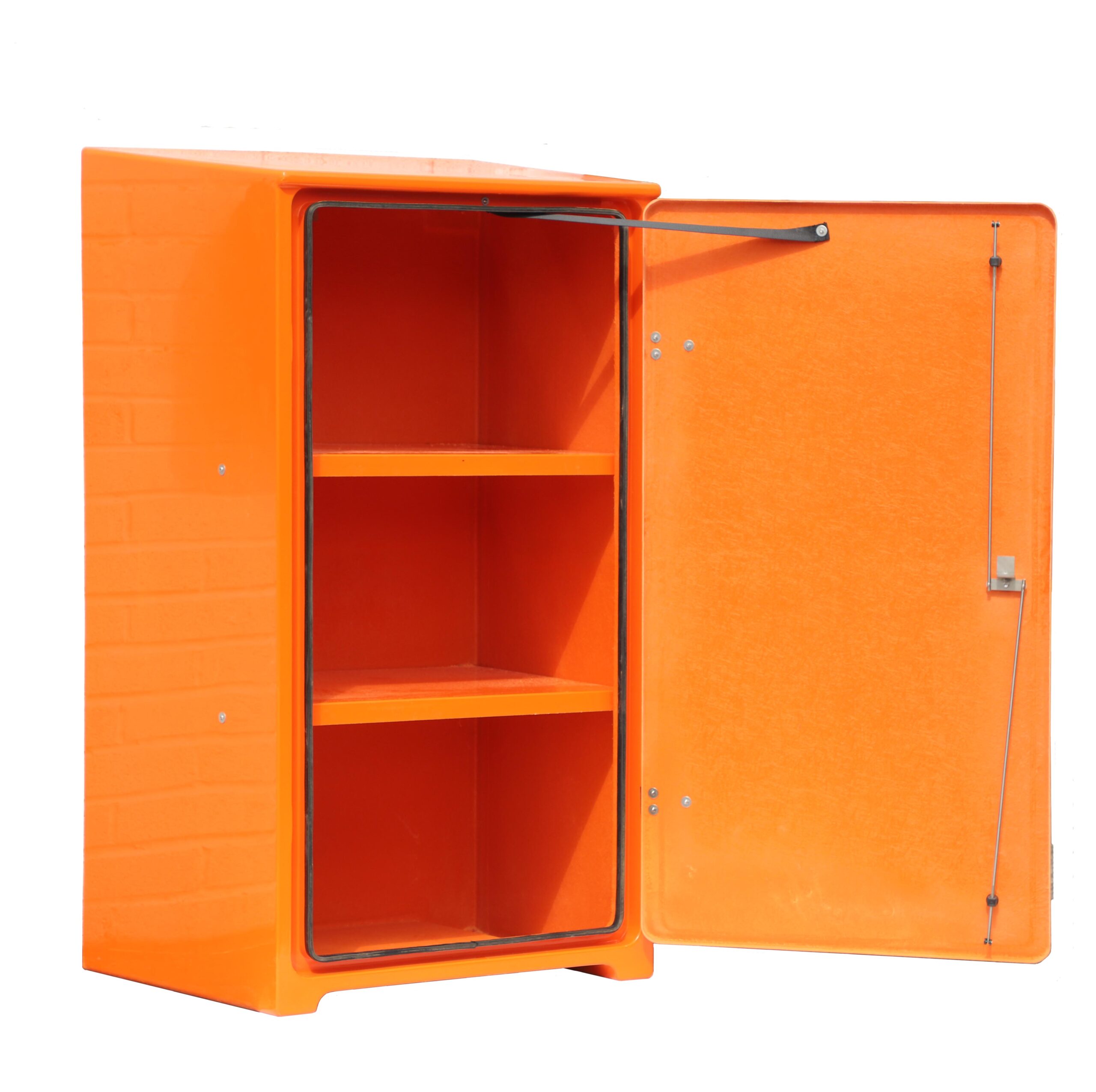 JB18LJS with door open showing the shelving